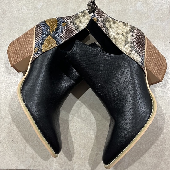 Black & Animal Print Ankle Boots-Size 9 - Picture 4 of 4